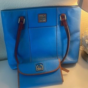 Final Offer!!   Dooney & Bourke Bag and Wallet Bundle w/Dustbag